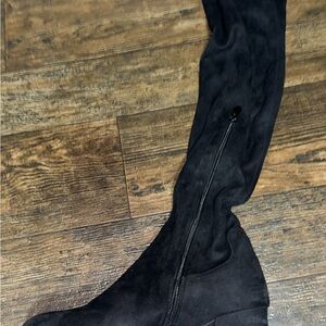 Elegant Black Heeled Boots